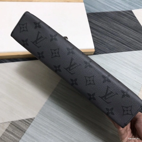 MM VUITTON POCHETTE LOUIS VOYAGE 0316